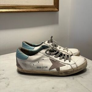 Size 9 / 39 golden goose sneakers. Pre-owned with love!